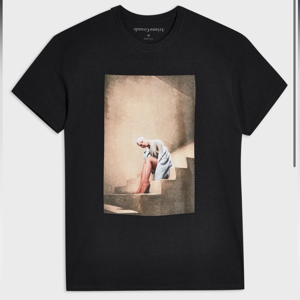 Ariana Grande black t-shirt - Picture 1 of 5